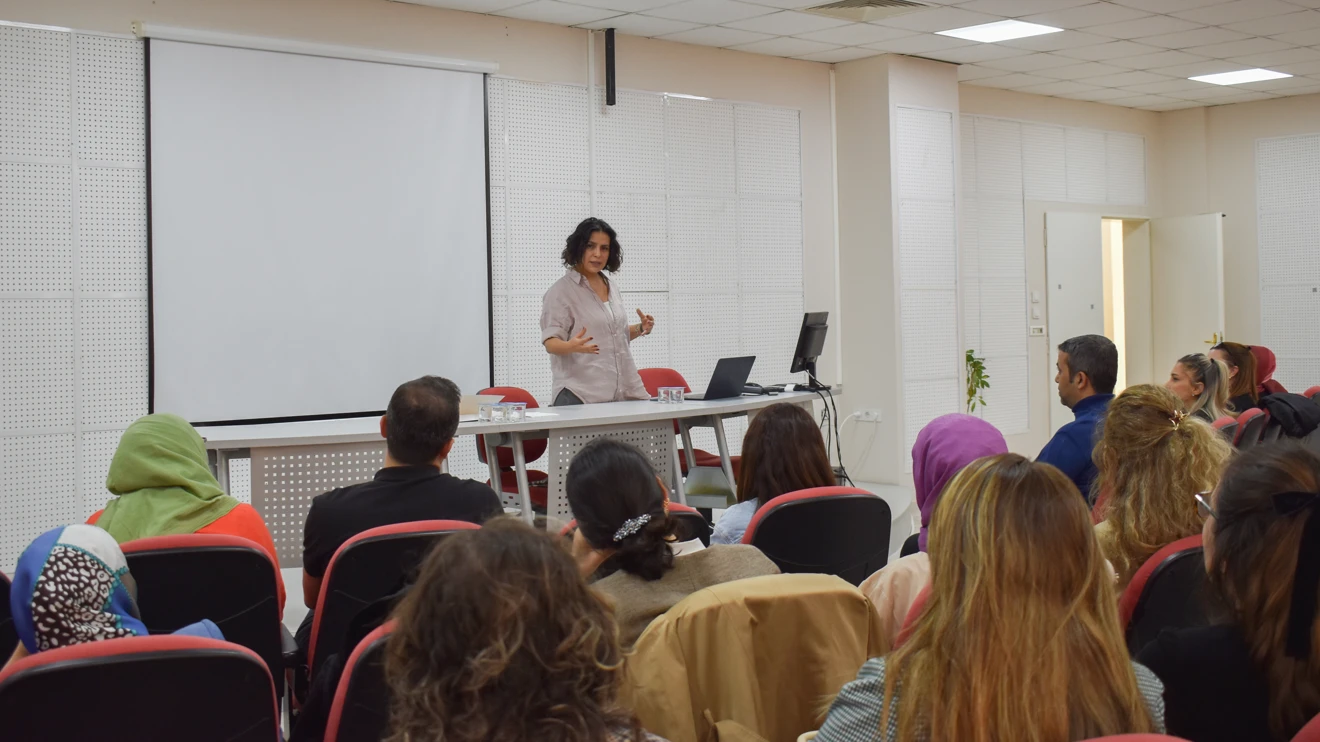 Akademisyenler için İngilizce Konuşma Kulübü programı başladı